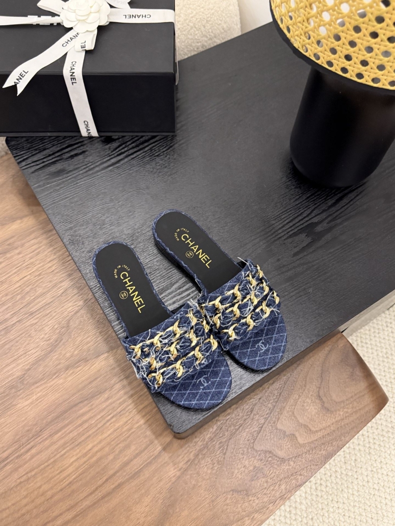 Ch**el slippers